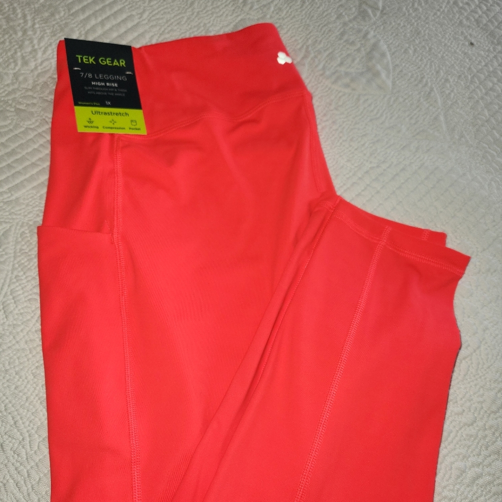 NWT Tec Gear 7/8 leggings